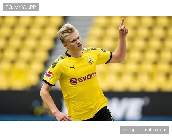 本泽马与哈兰德：全能前腰和完美射手的战术角色对比分析