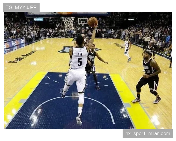 如何判定篮球比赛中的球出界，判断标准是什么？